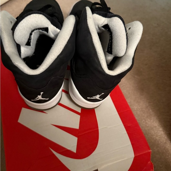 Air Jordan 5 Retro 'Oreo' 2021 size 7 youth no longer we haver the original box - Picture 4 of 7